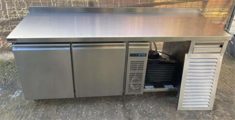 Πόστο Ανοξείδωτο Με Ψυγείο Συντήρηση 210x70x87Cm Μεταχειρισμένο